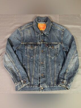 Levi’s Trucker Denim Jacket Men’s Medium Blue Wash Button Front Jean Jacket